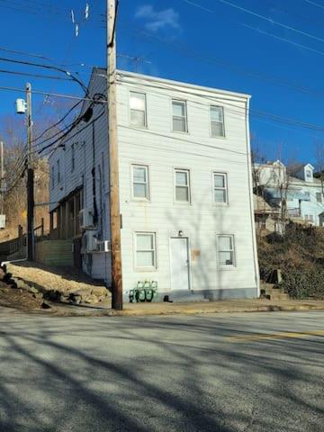 California Ave - 2 Bedroom - Home Away From Home! Pittsburgh Exteriör bild