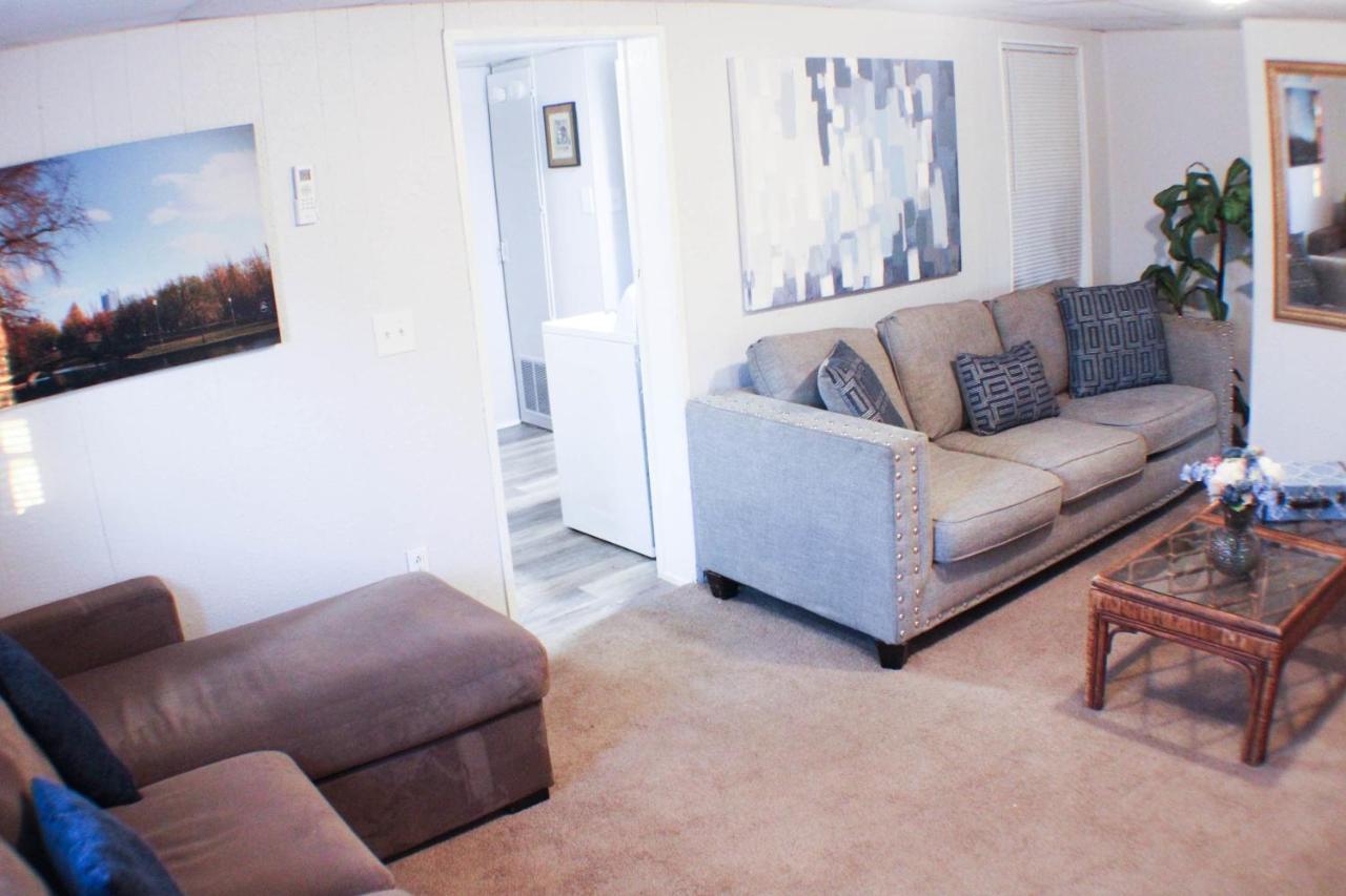 California Ave - 2 Bedroom - Home Away From Home! Pittsburgh Exteriör bild