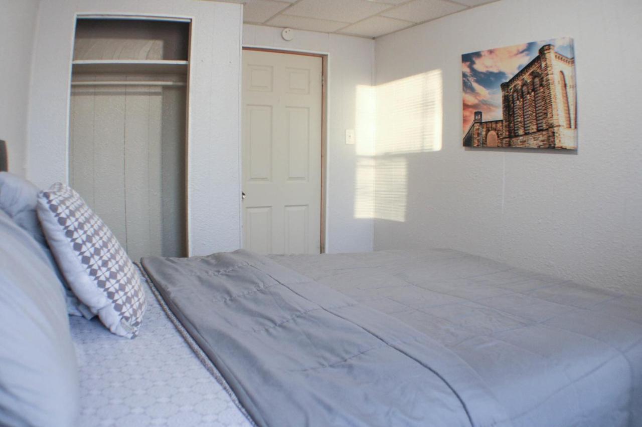 California Ave - 2 Bedroom - Home Away From Home! Pittsburgh Exteriör bild